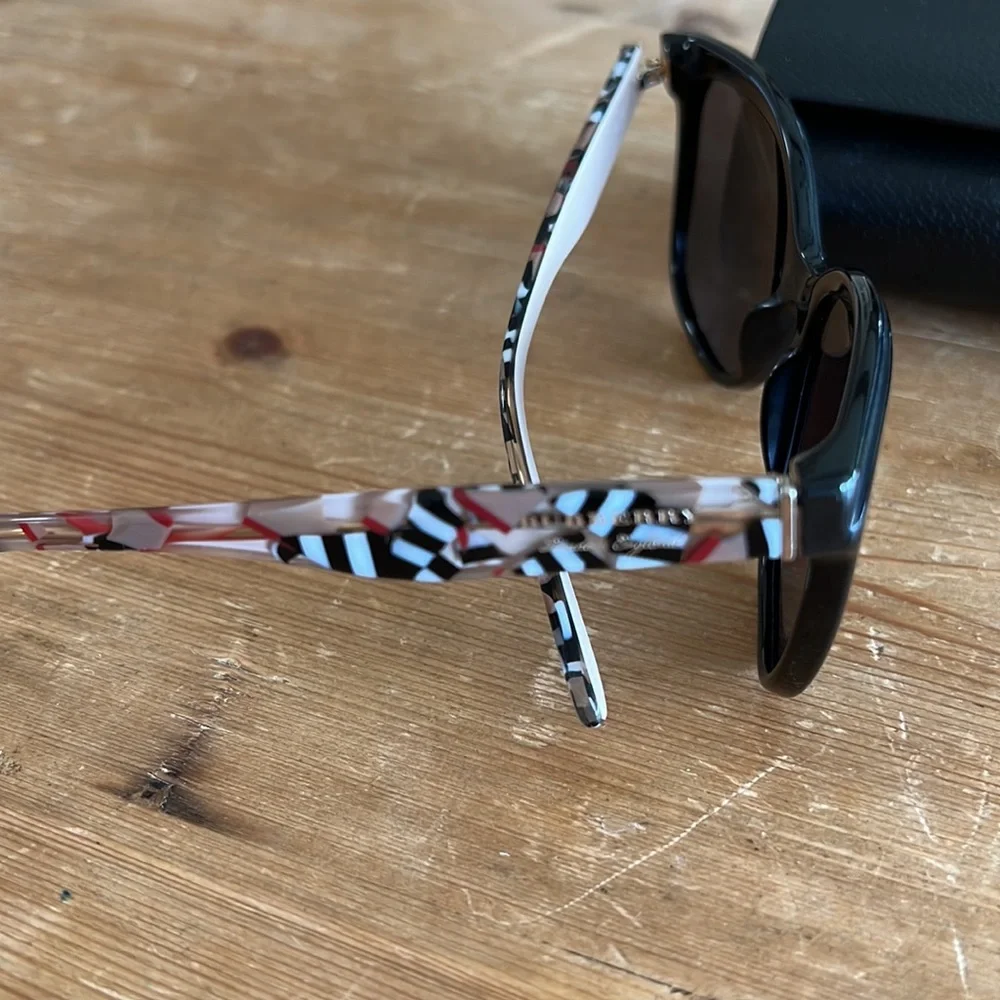 Burberry Black Cat-Eye Sunglasses with Case - Picture 2 of 13